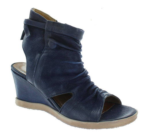 MJUS 682021 Space Leather